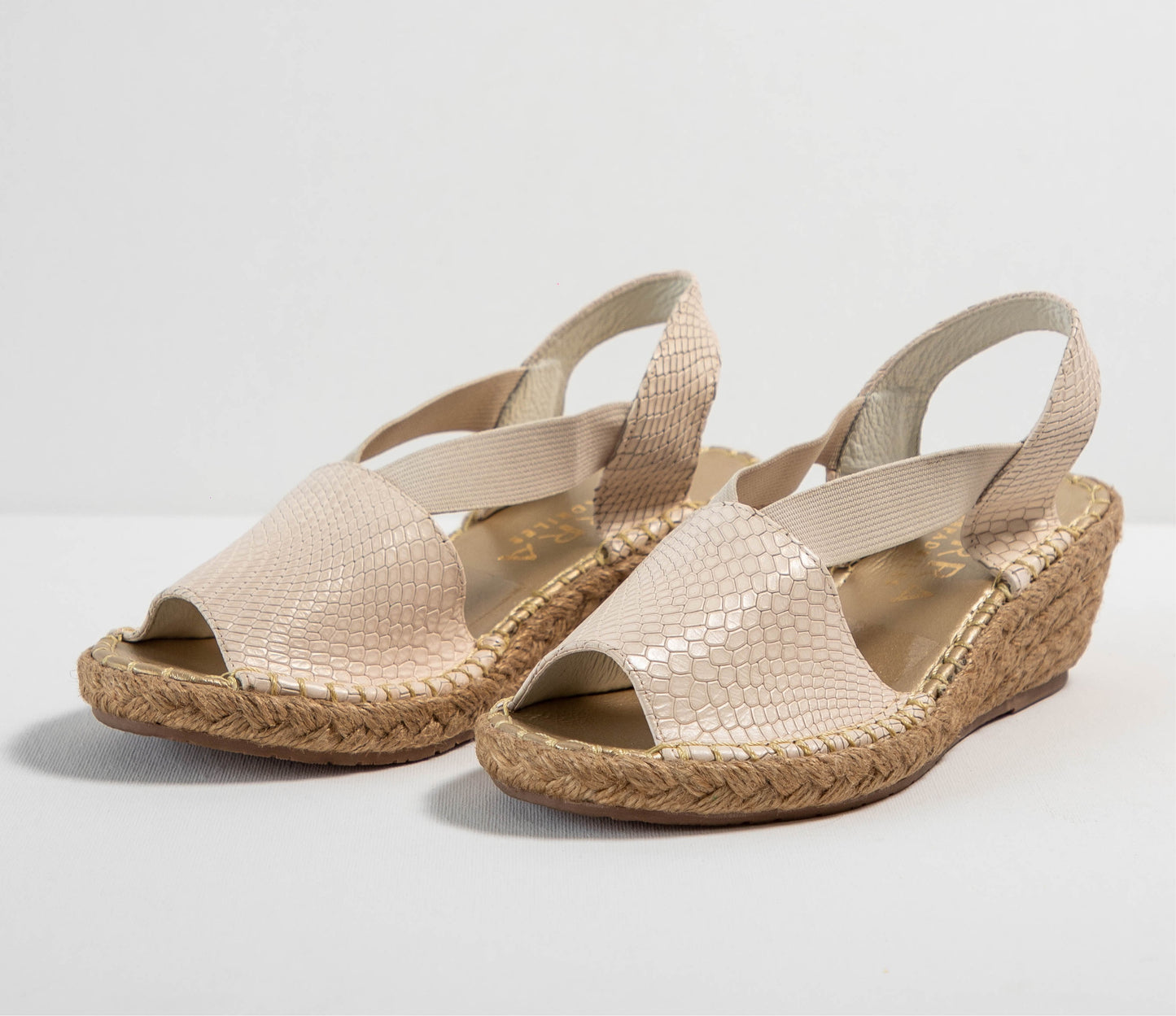 LAURA BEIGE