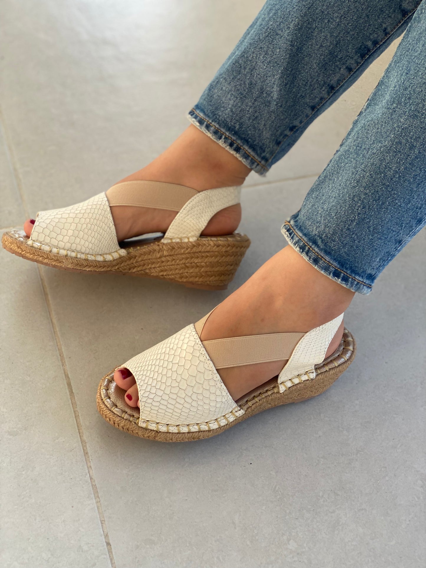 LAURA BEIGE