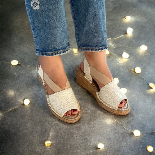 LAURA BEIGE