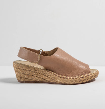 LOLA CAMEL